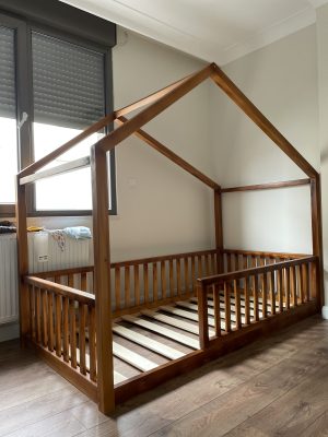 Koyu Vernikli Boydan Çatılı Karyola