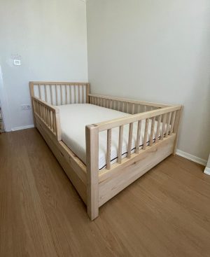 Yüksek Başlıklı Yavru Yataklı Karyola